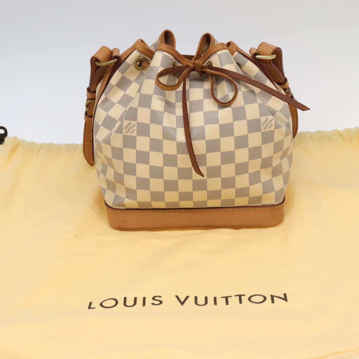 Louis Vuitton Noé Bb White Canvas Shoulder Bag (Pre-Owned)