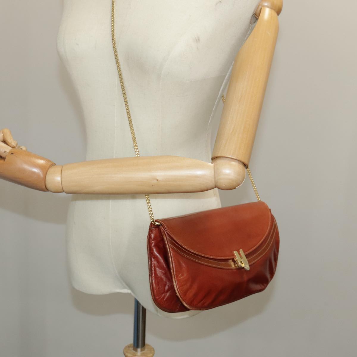 Bally Brown Leather Shoulder Bag (Pre-Owned)