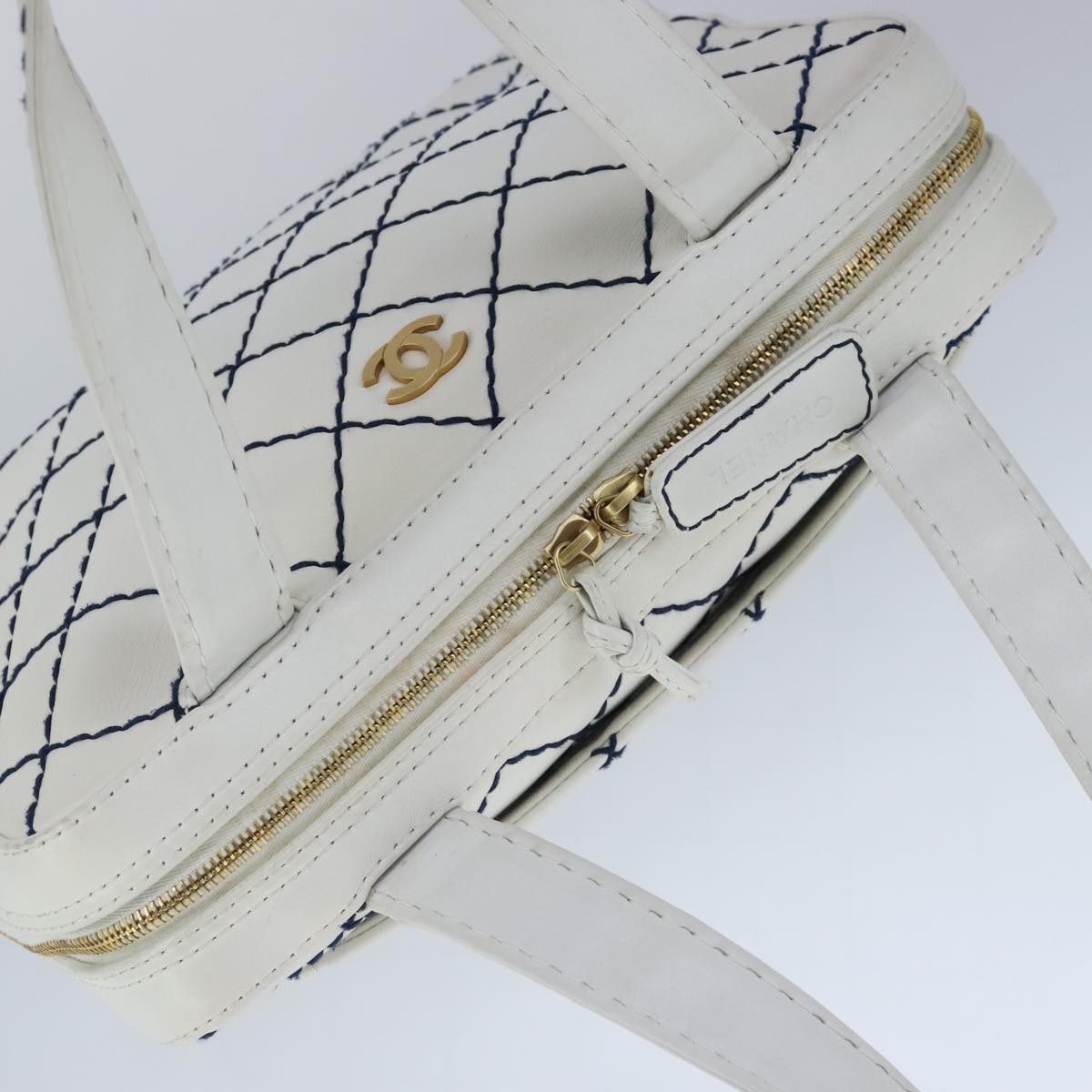 Chanel Wild Stitch White Leather Tote Bag (Pre-Owned)