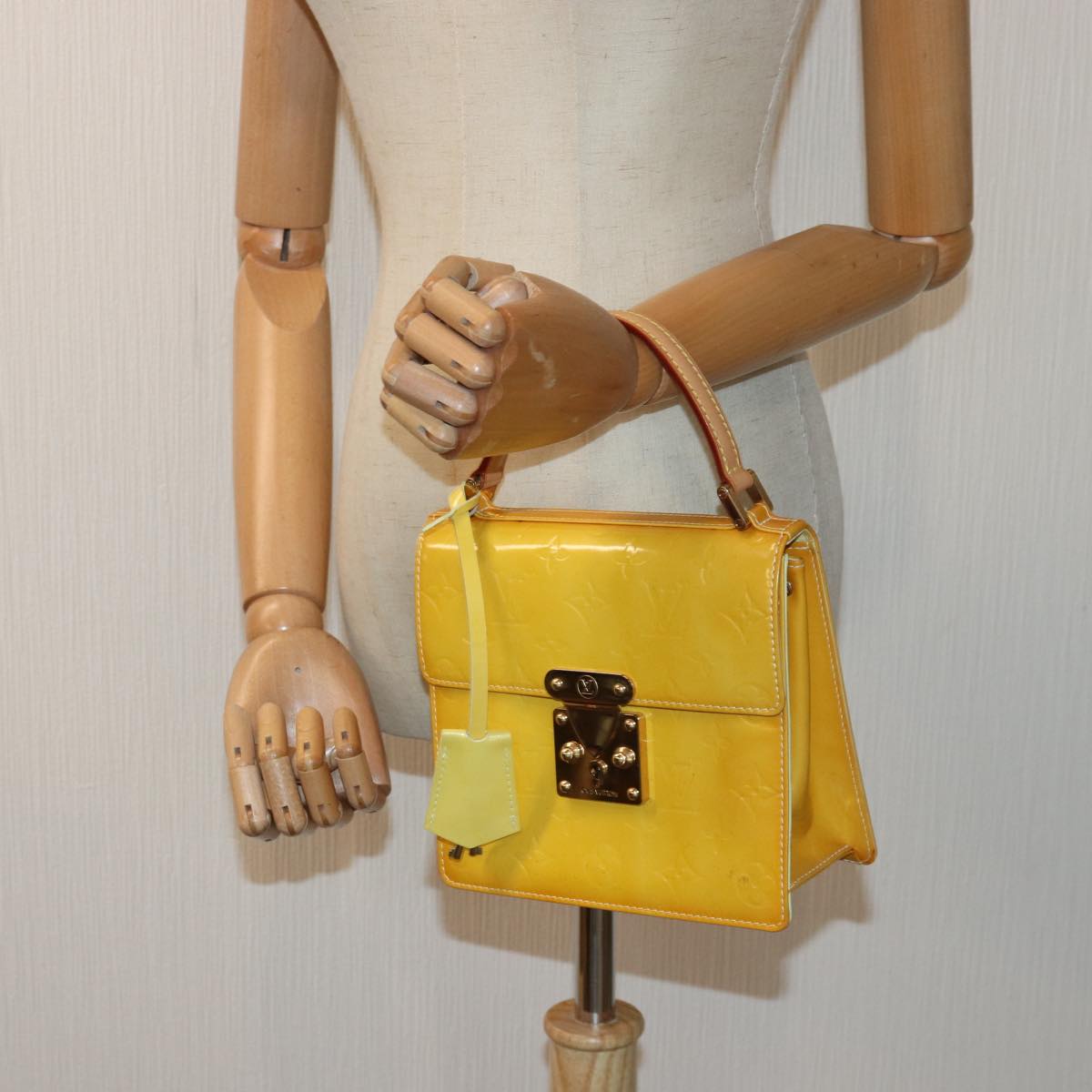 Louis Vuitton Spring Street Yellow Patent Leather Handbag (Pre-Owned)