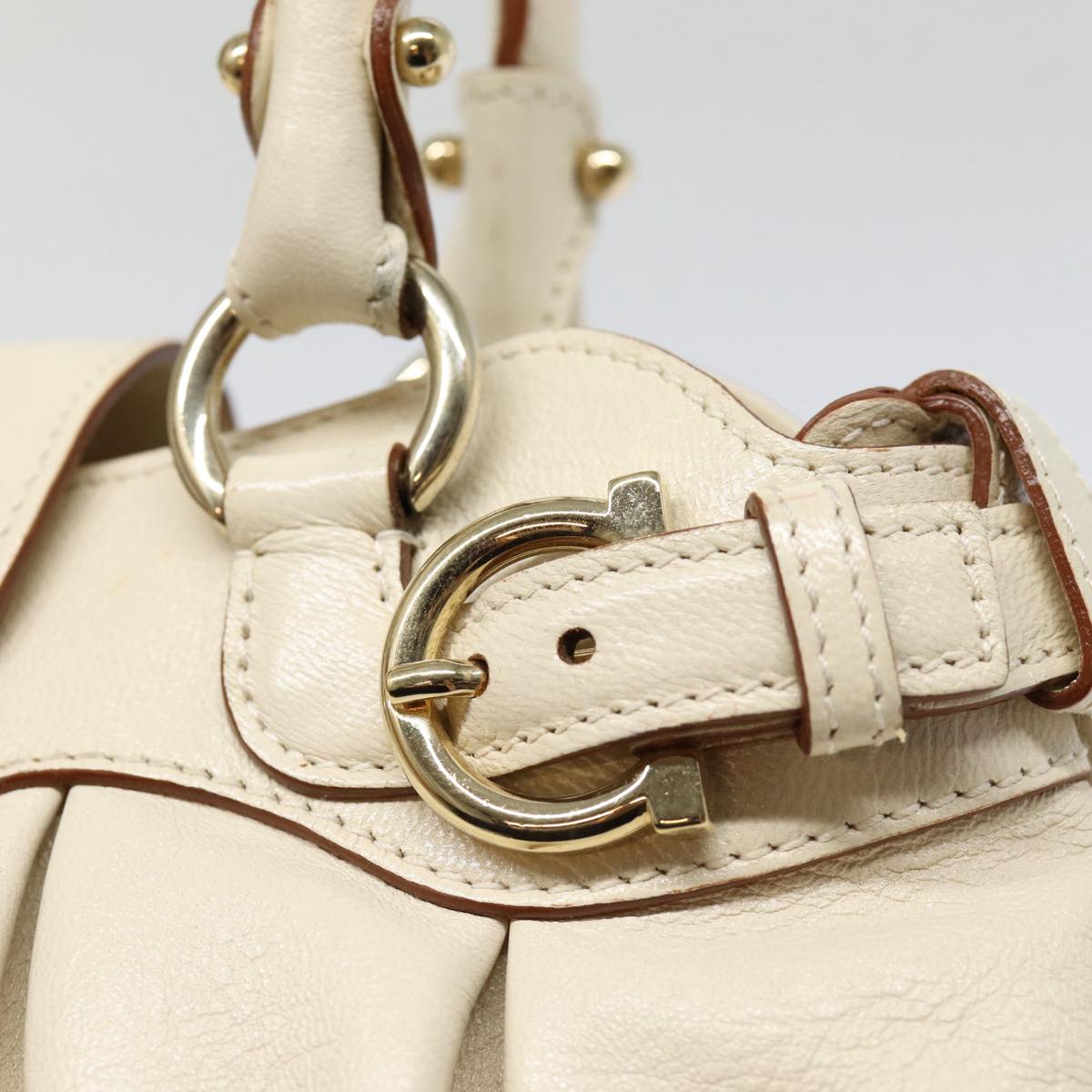 Salvatore Ferragamo Marisa White Leather Handbag (Pre-Owned)