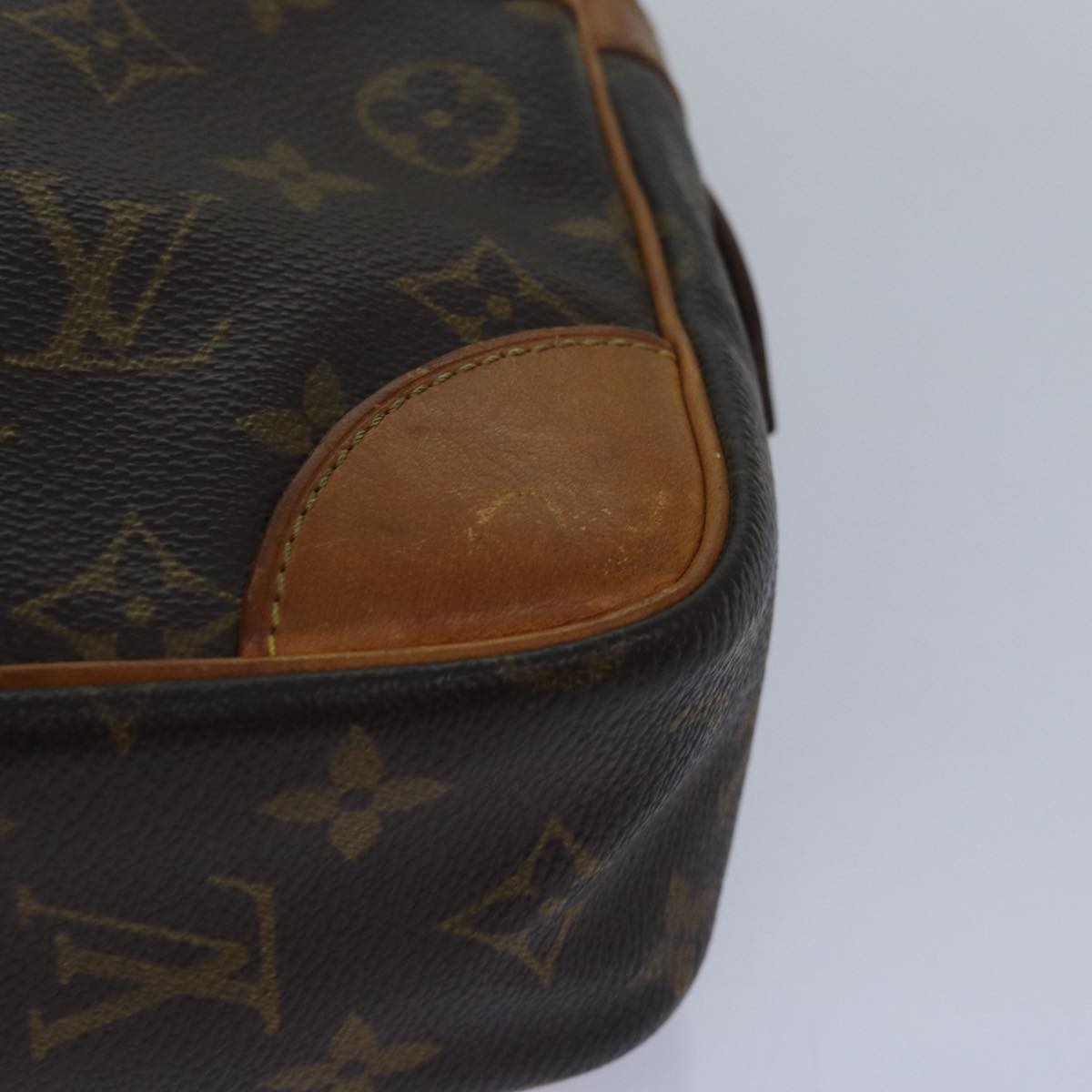 Louis Vuitton Compiegne 28 Brown Canvas Clutch Bag (Pre-Owned)