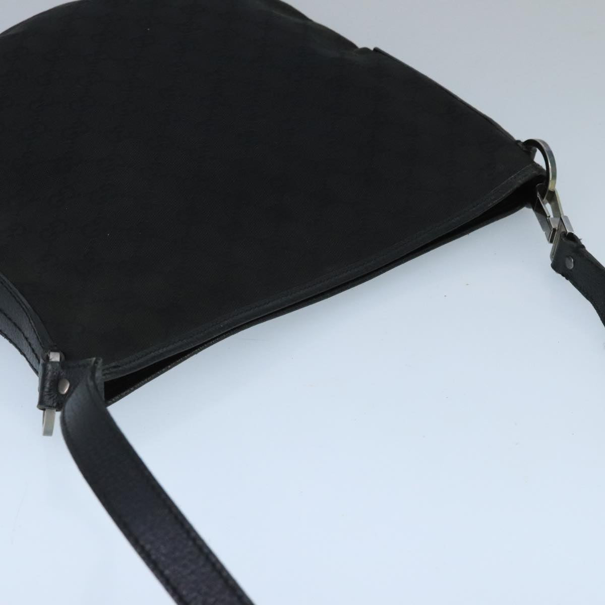 Gucci Black Canvas Shoulder Bag (Pre-Owned)