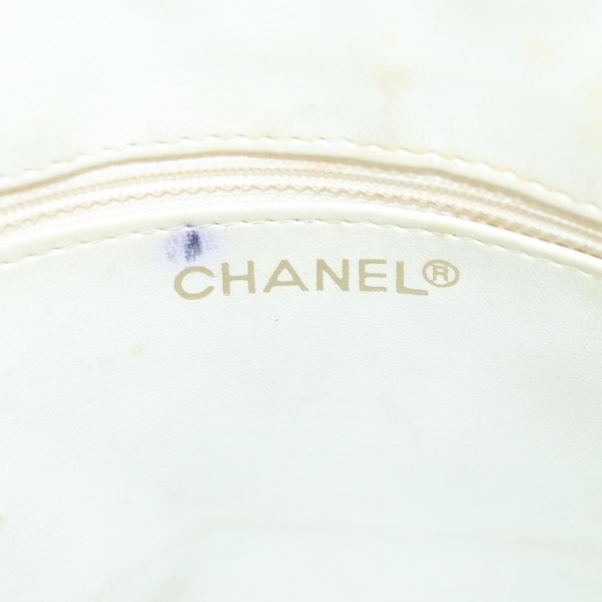 Chanel Vintage Zip Chain Quilted Caviar White Leather Shoulder Bag Bag (Pre-Owned)