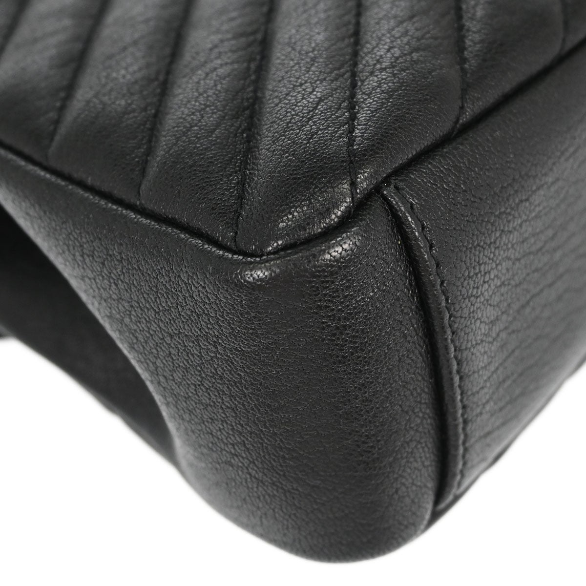 Saint Laurent Classic Monogram College Matelasse Chevron Leather Black Leather Handbag (Pre-Owned)