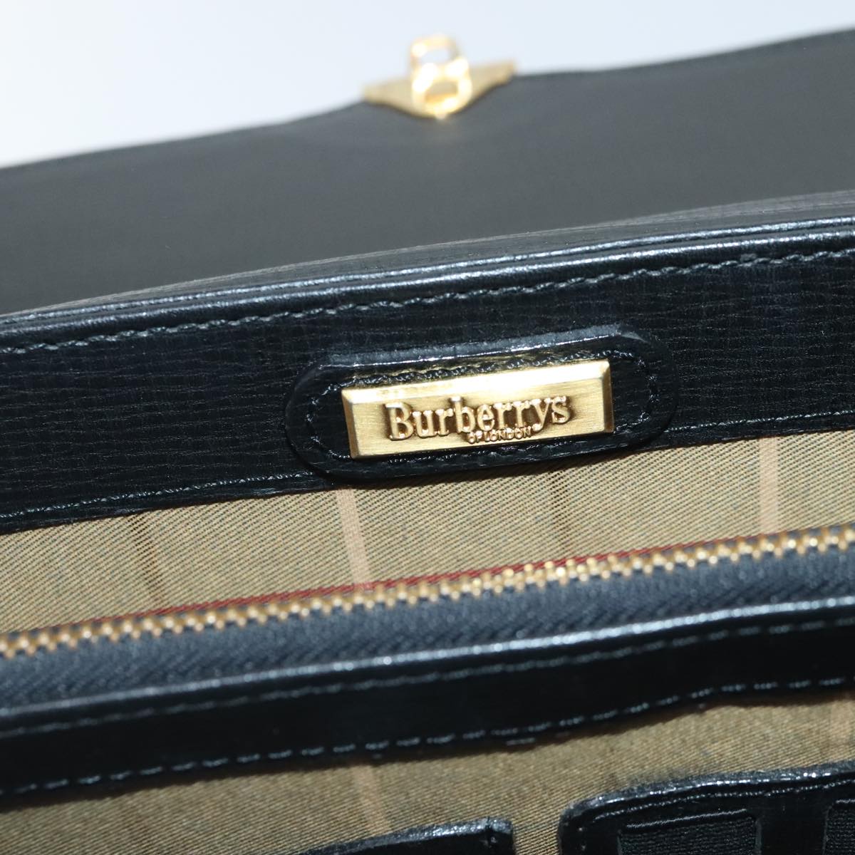 Burberry Black Leather Clutch Bag (Pre-Owned)