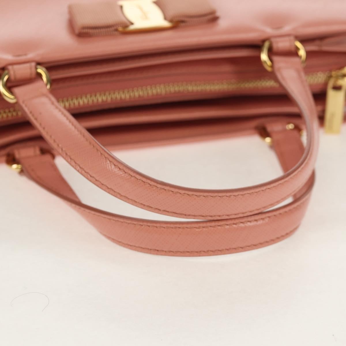 Salvatore Ferragamo Vala Leather Pink Leather Handbag (Pre-Owned)