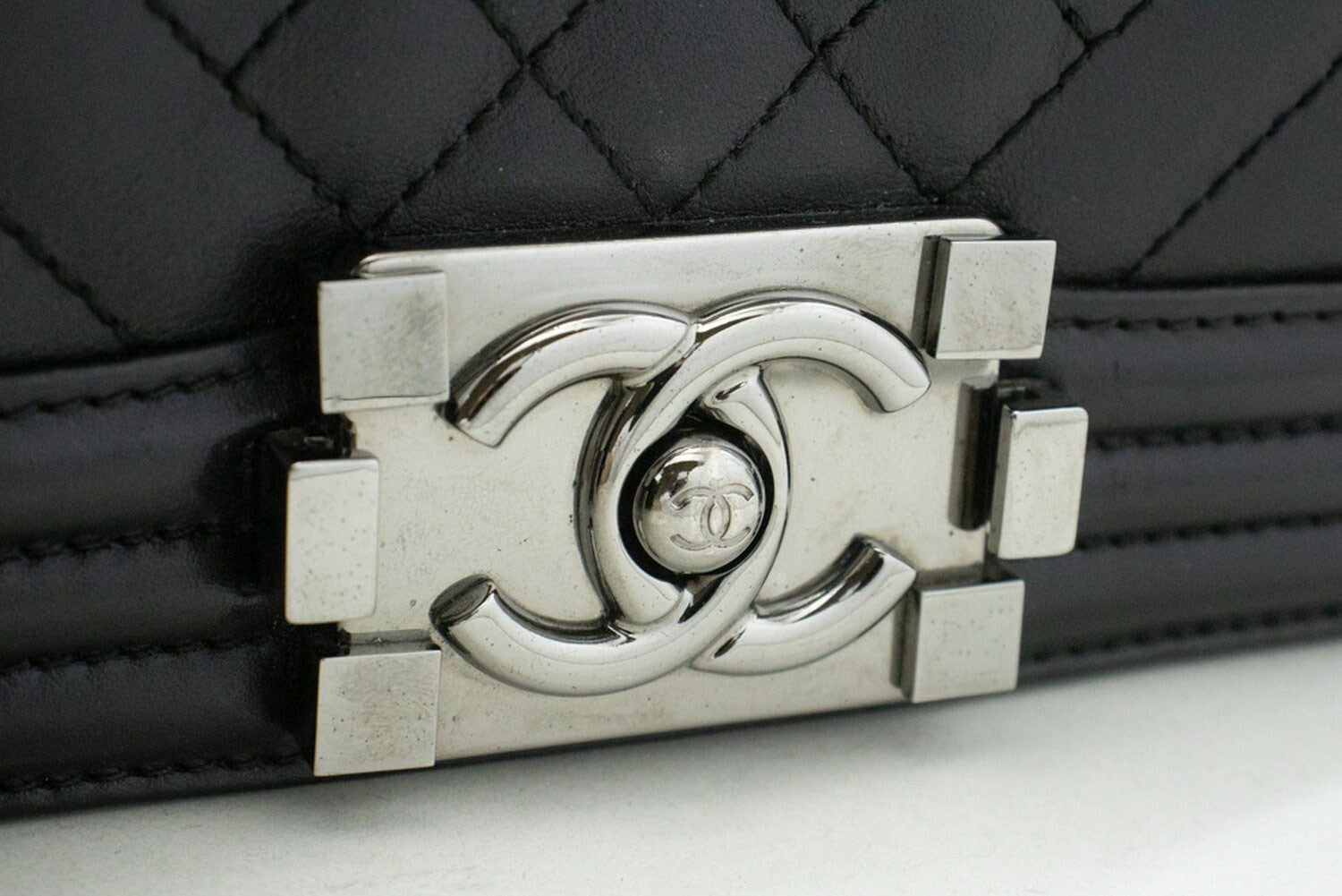 Chanel Boy Flap Quilted Calfskin Black Calfskin Shoulder Bag Bag (Pre-Owned)