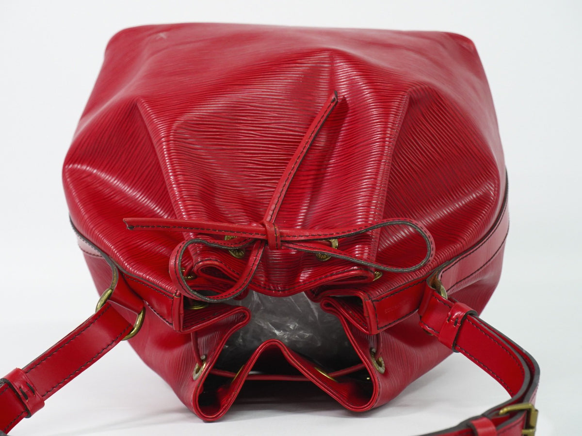 Louis Vuitton Petit Noe Epi Leather Red Leather Handbag (Pre-Owned)