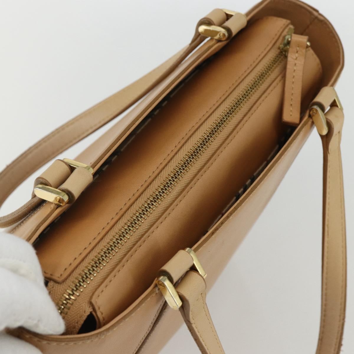 Burberry Vintage Leather Beige Leather Handbag (Pre-Owned)