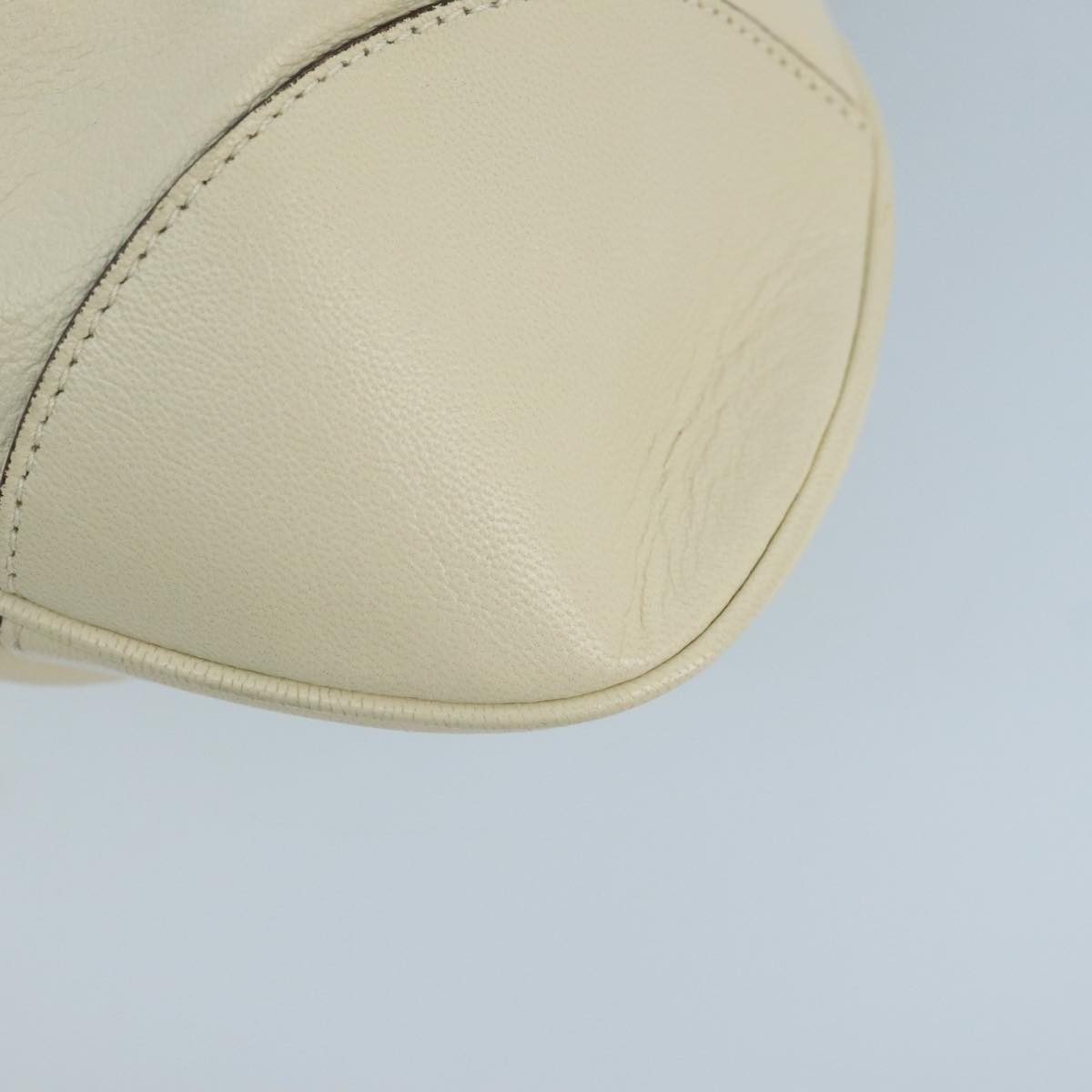 Salvatore Ferragamo White Leather Shoulder Bag (Pre-Owned)
