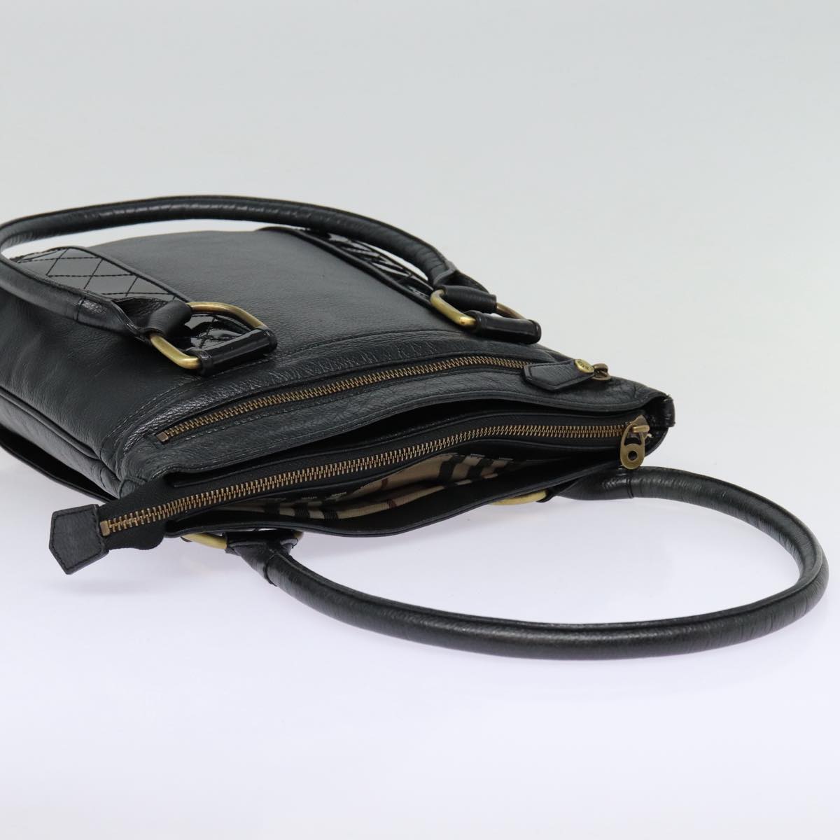 Burberry Black Leather Shoulder Bag (Pre-Owned)