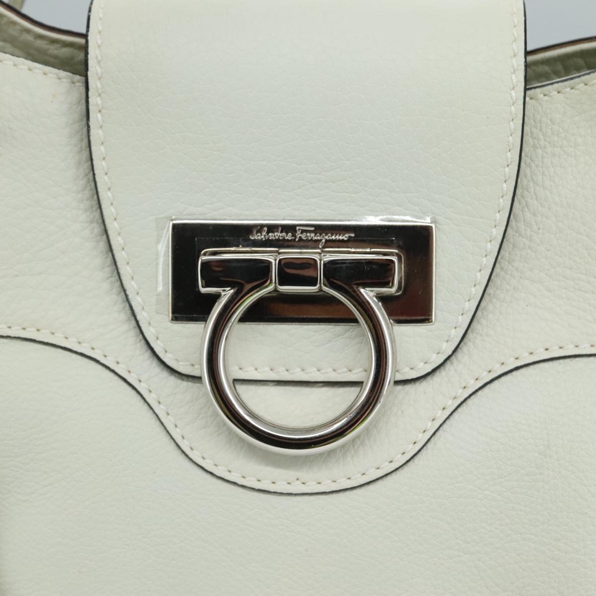 Salvatore Ferragamo Gancini White Leather Handbag (Pre-Owned)
