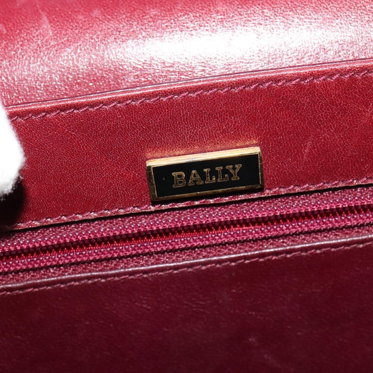 Bally Vintage Leather Burgundy Leather Shoulder Bag Bag (Pre-Owned)