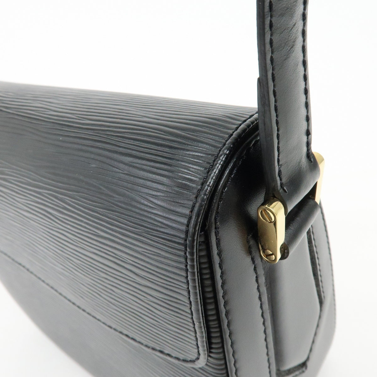 Louis Vuitton Buci Epi Leather Black Leather Handbag (Pre-Owned)