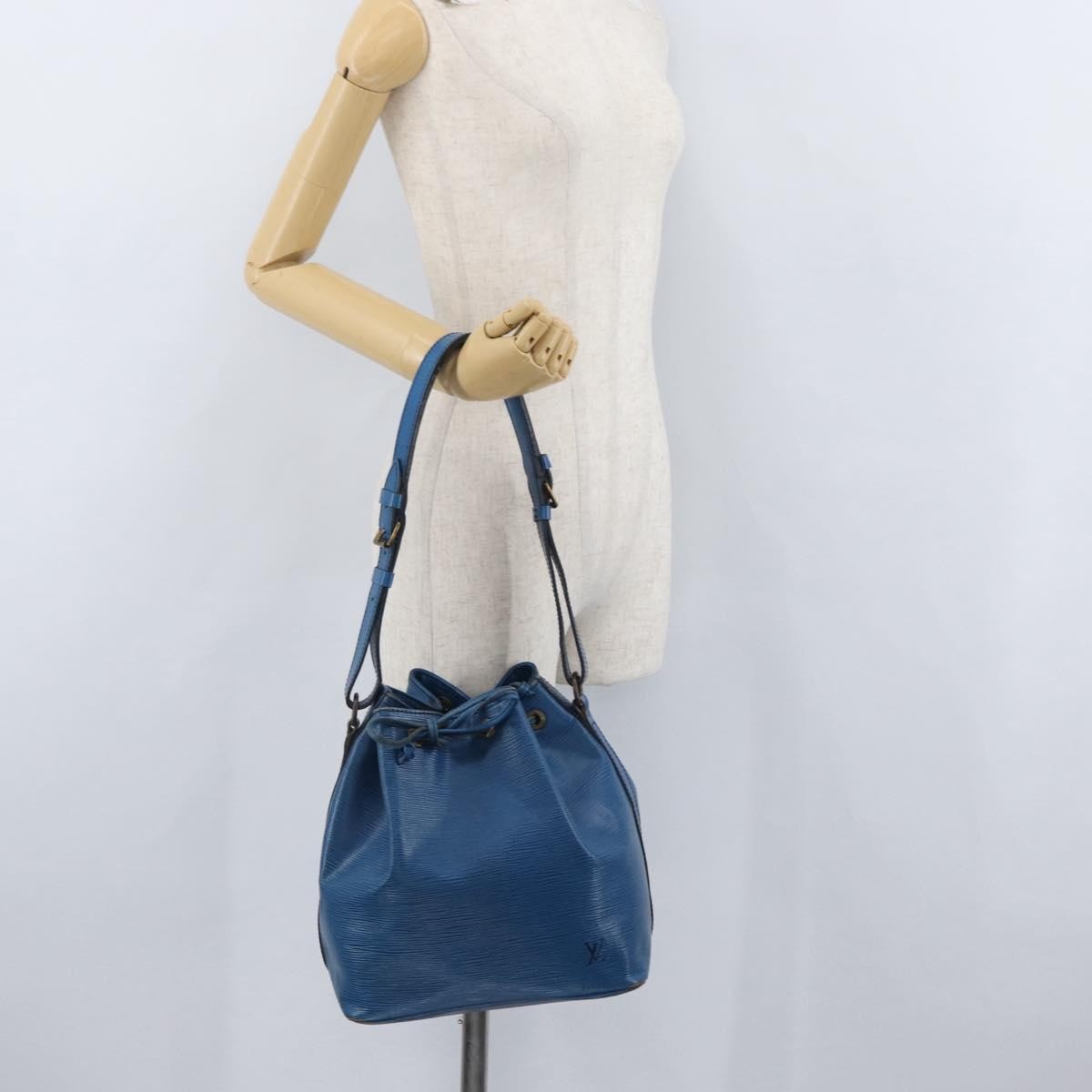 Louis Vuitton Petit Noe Nm Epi Leather Blue Leather Shoulder Bag Bag (Pre-Owned)