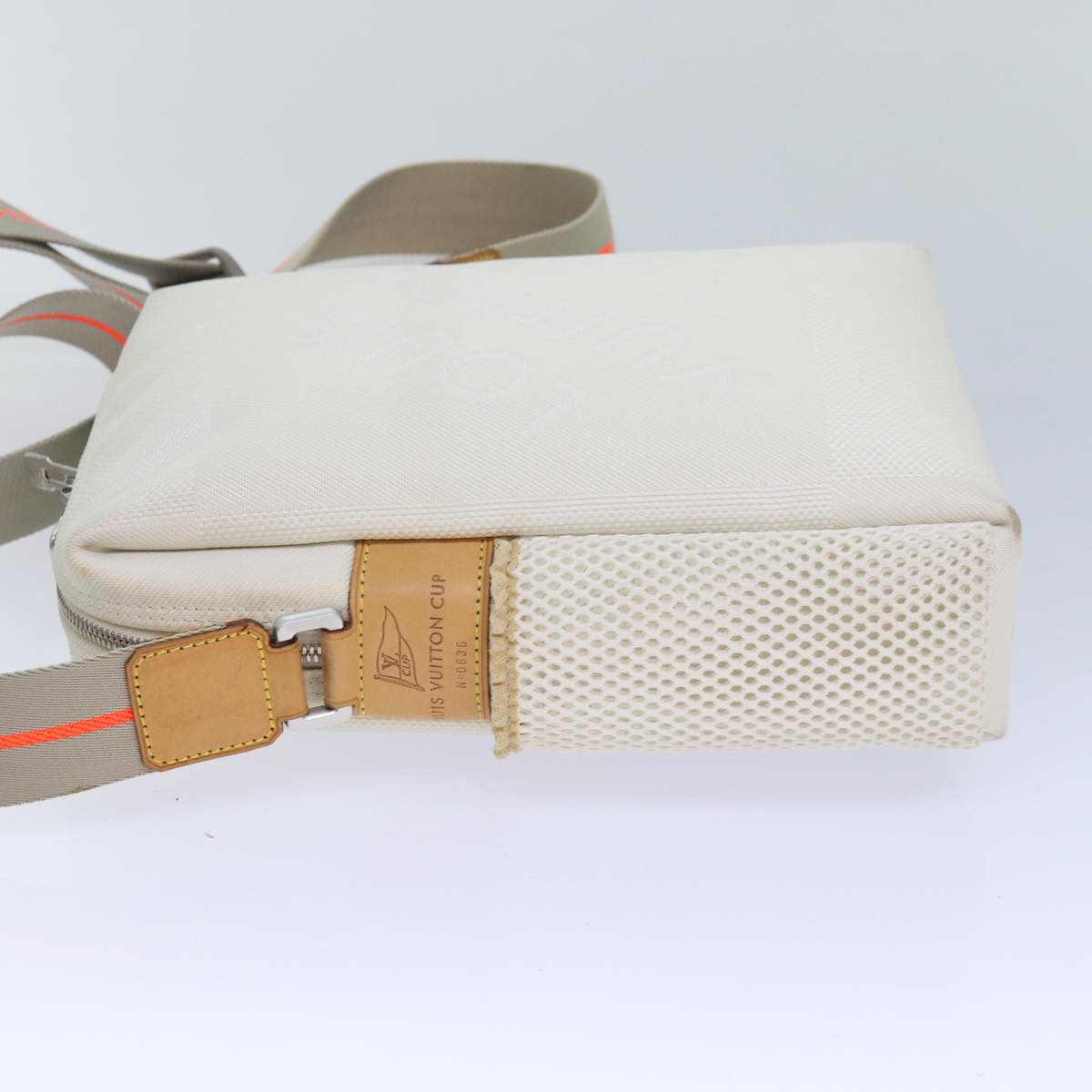 Louis Vuitton Weathery White Canvas Shoulder Bag (Pre-Owned)