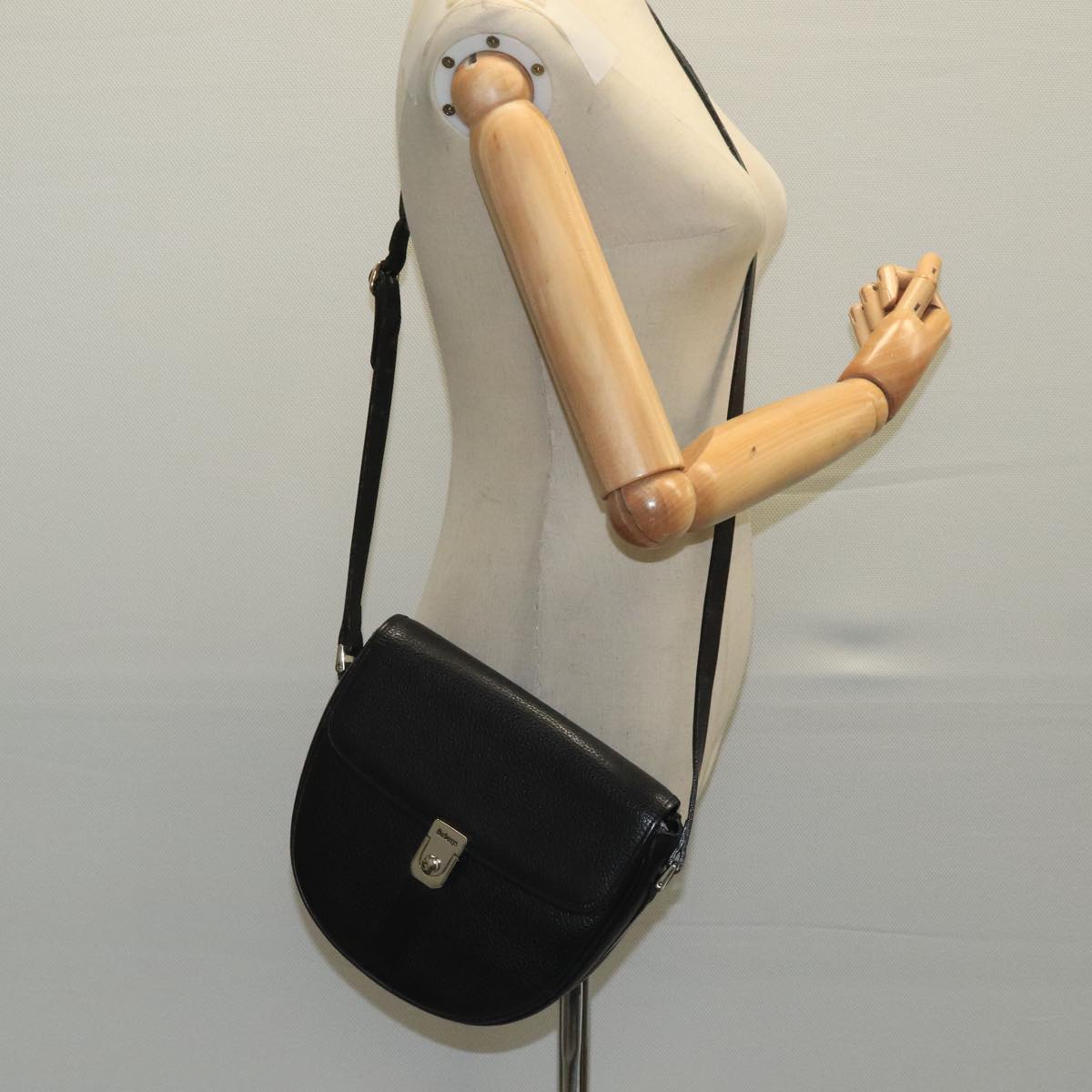 Burberry Black Leather Shoulder Bag (Pre-Owned)