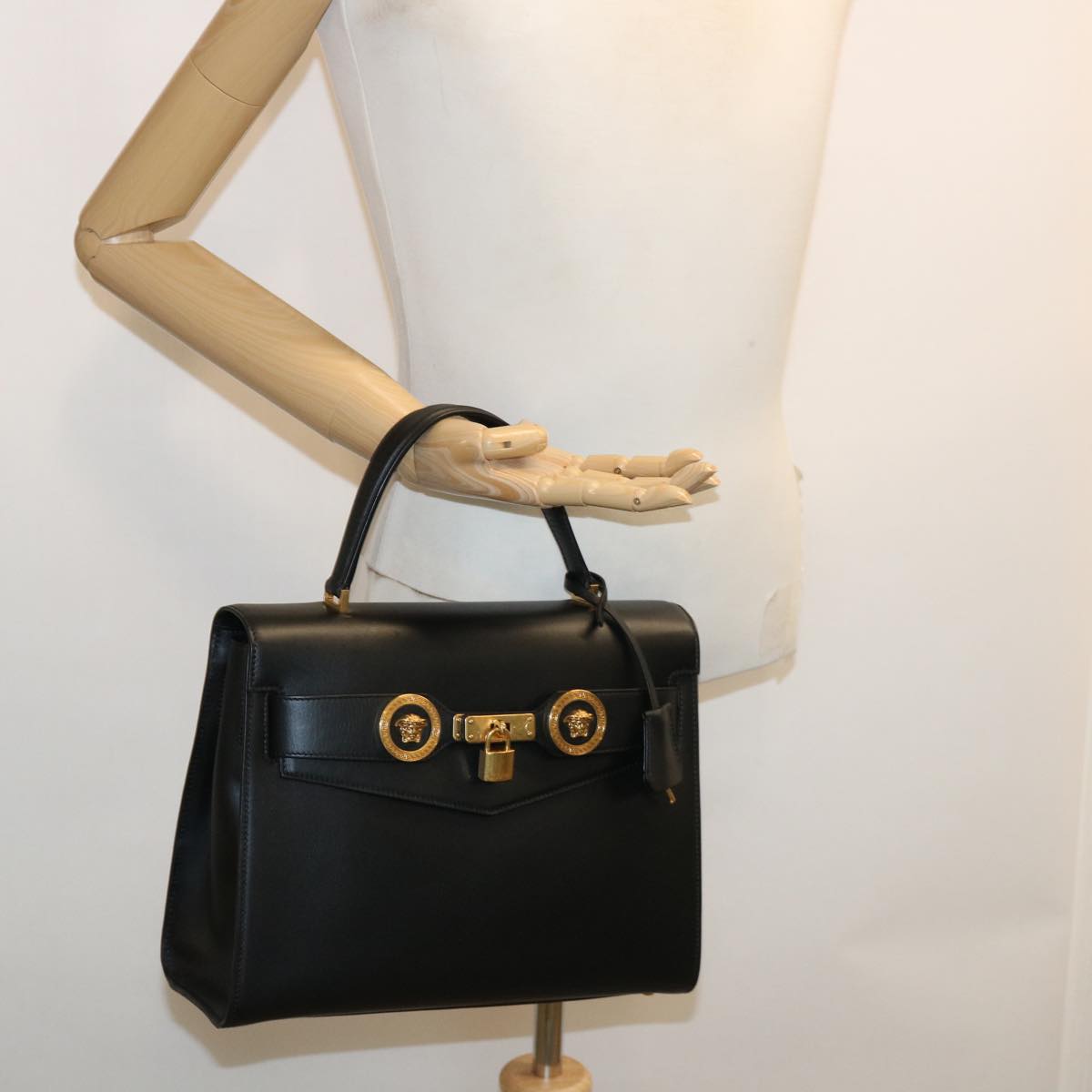 Versace Black Leather Handbag (Pre-Owned)