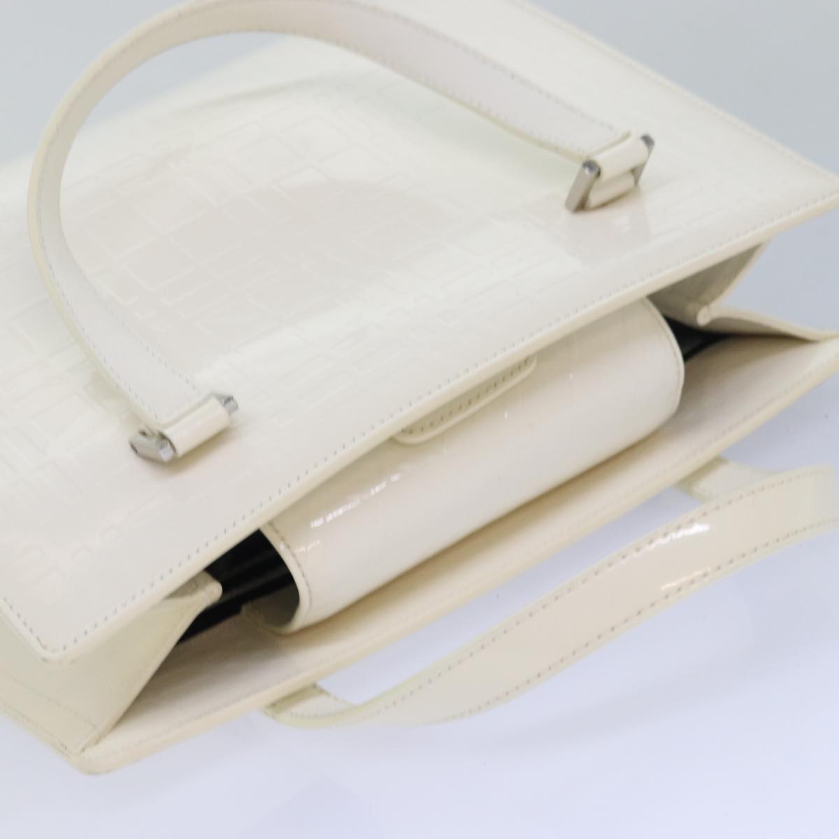 Burberry - White Patent Leather Handbag (Pre-Owned)
