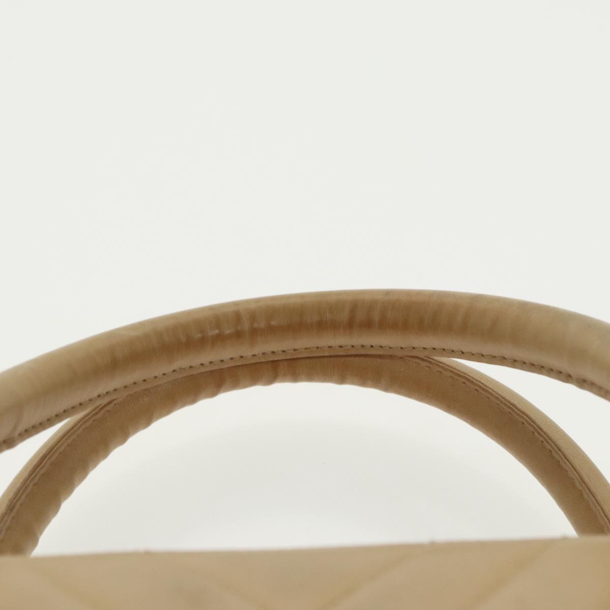 Chanel V-Stich Beige Leather Handbag (Pre-Owned)