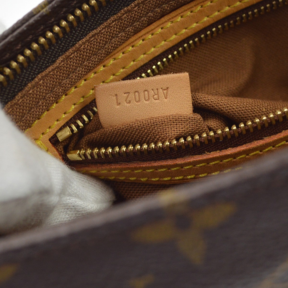 Louis Vuitton Trotteur Monogram Canvas Brown Canvas Handbag (Pre-Owned)