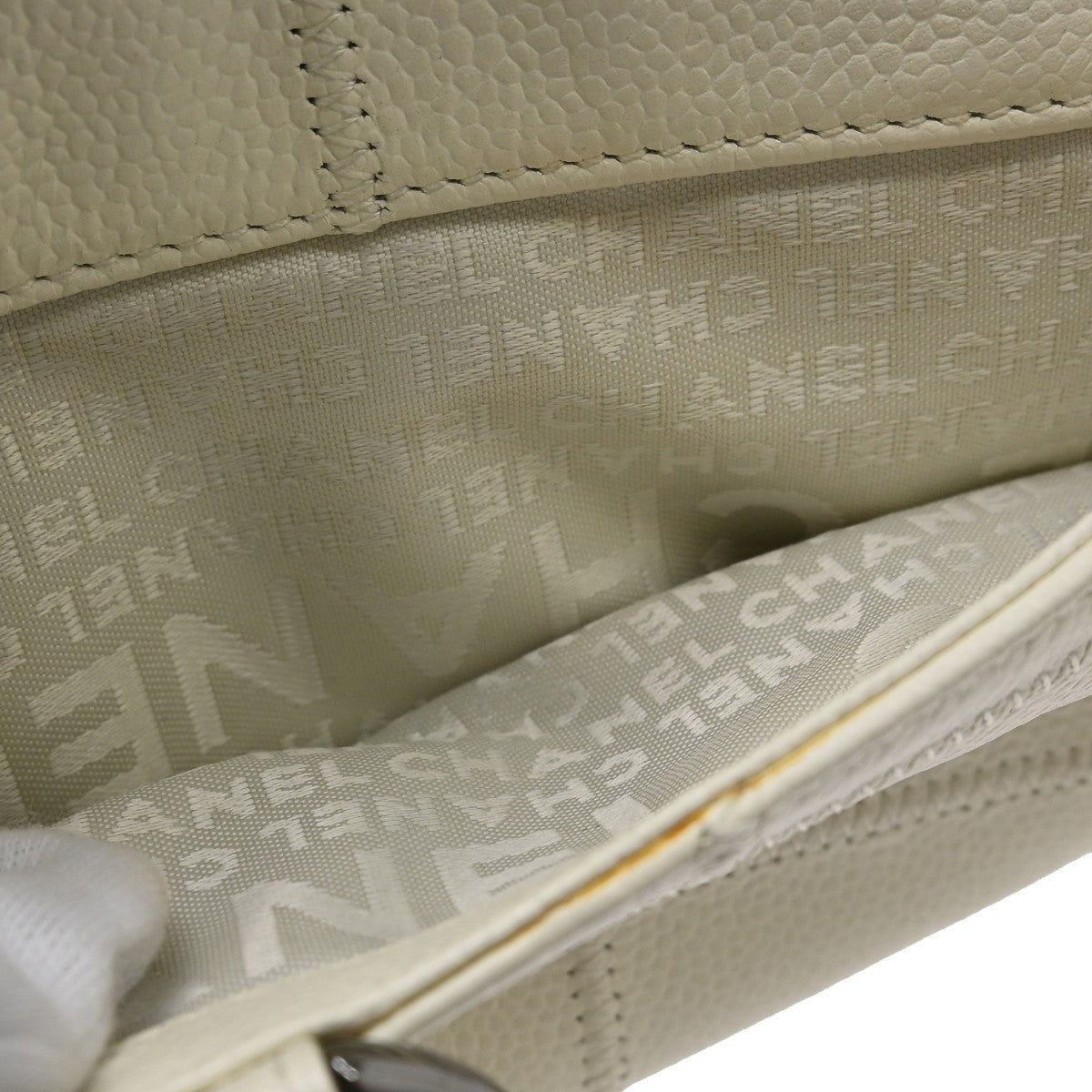Chanel Square Stitch Bowler Quilted Caviar White Calfskin Shoulder Bag Bag (Pre-Owned)