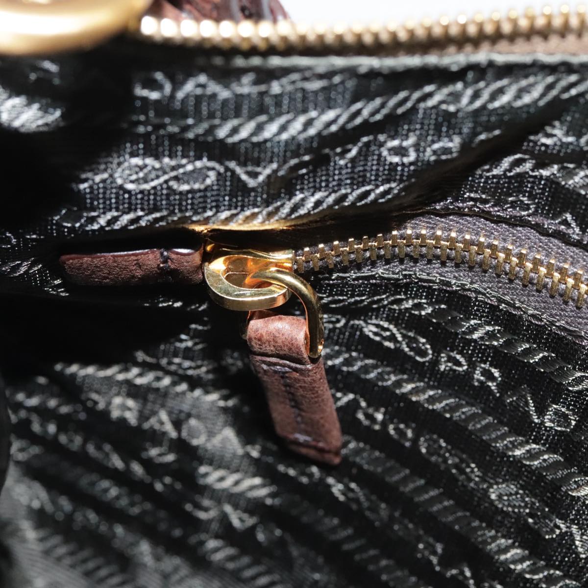 Prada Brown Leather Shoulder Bag (Pre-Owned)