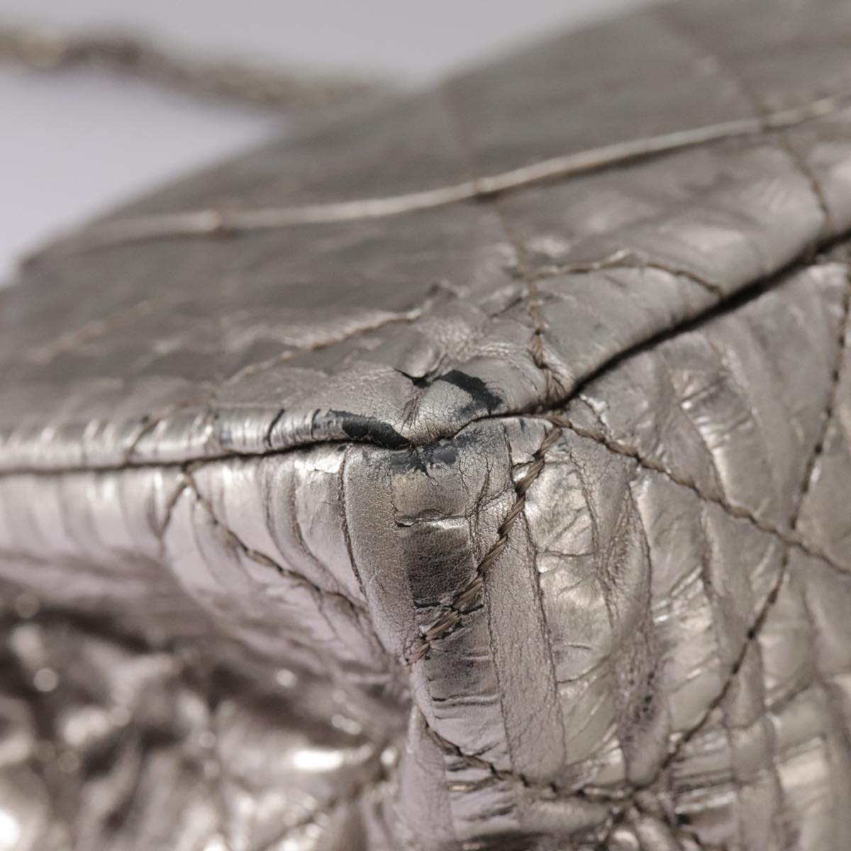 Chanel 2,55 Silver Leather Shoulder Bag (Pre-Owned)