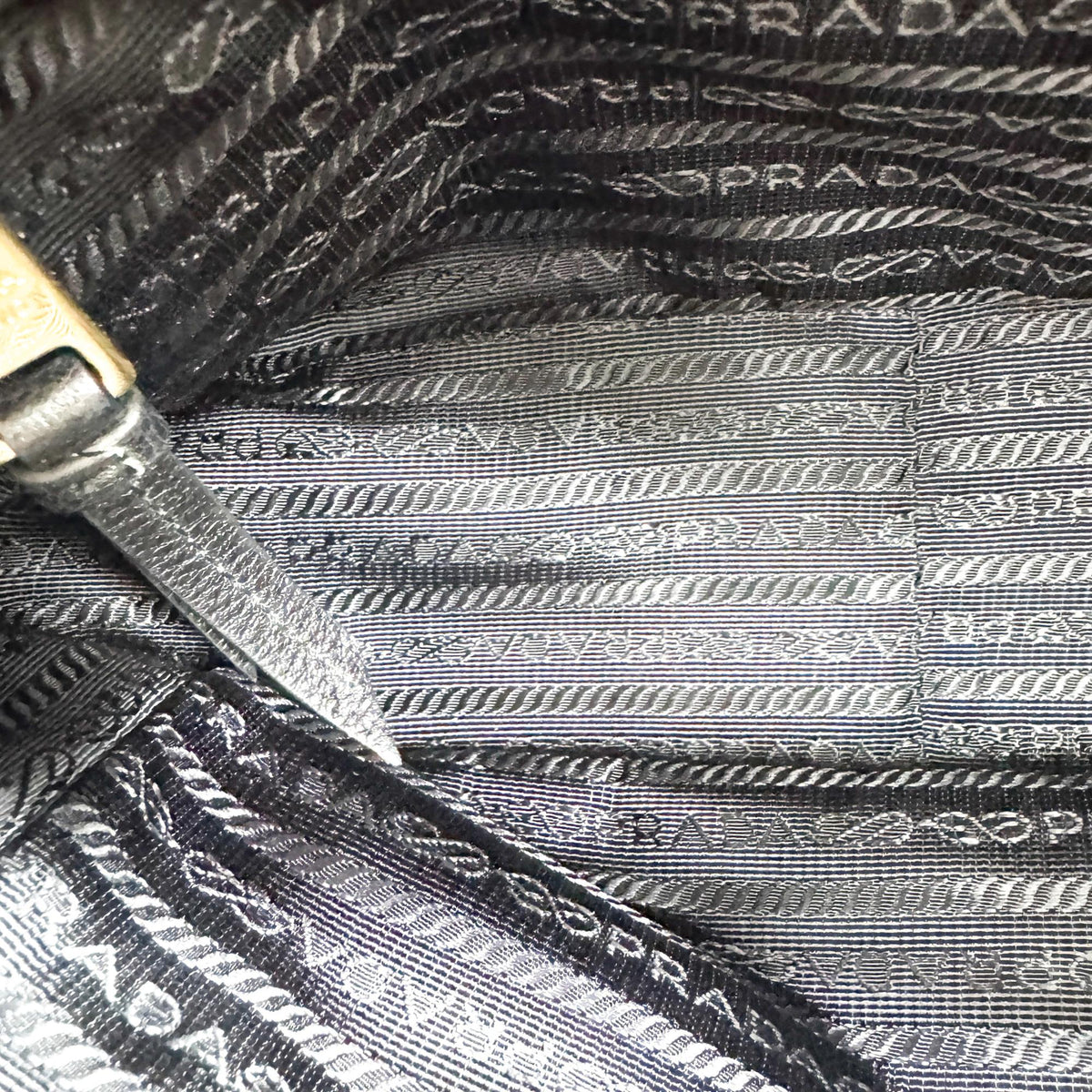 Prada Camera Vitello Phenix Black Leather Handbag (Pre-Owned)
