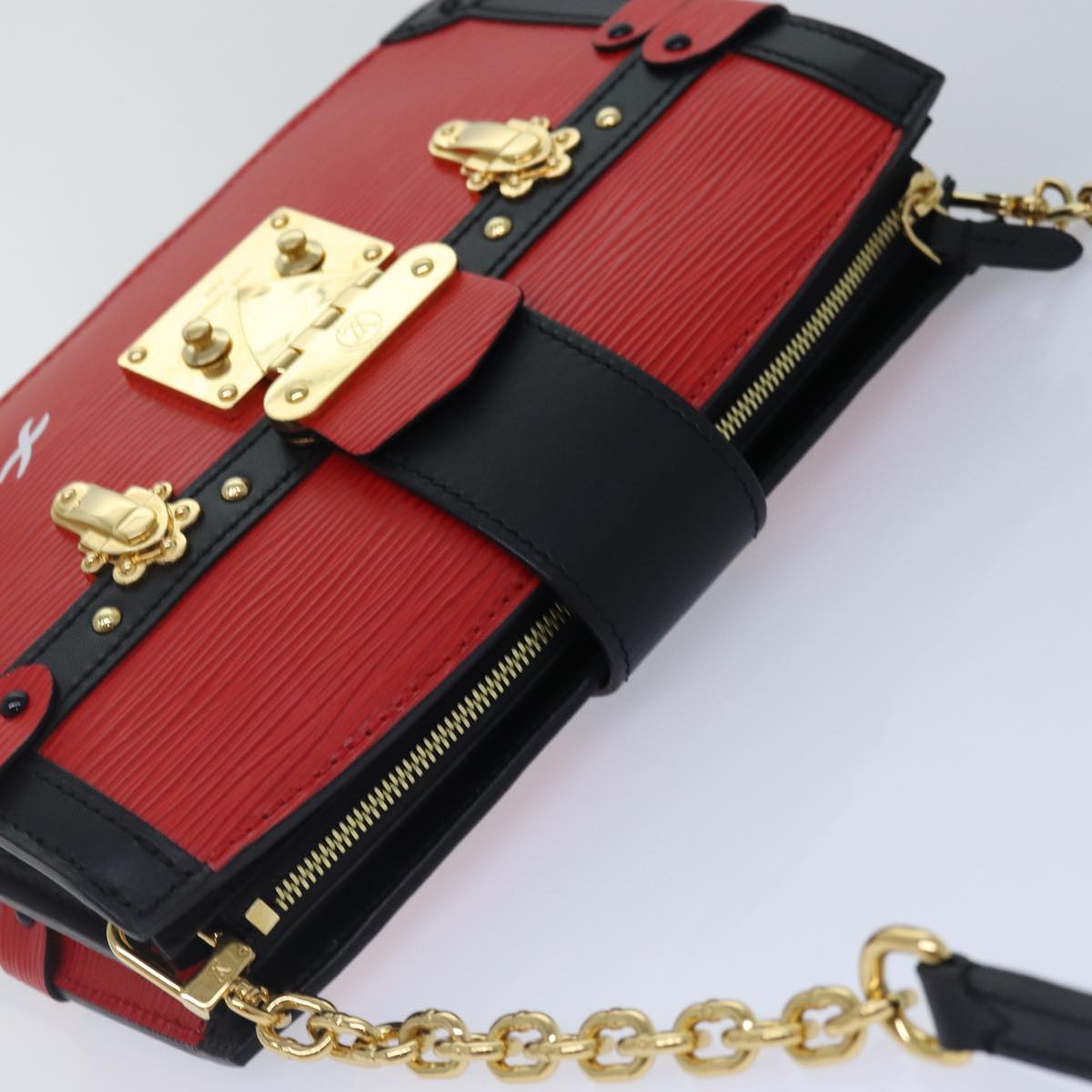 Louis Vuitton Trunk Red Leather Shoulder Bag (Pre-Owned)