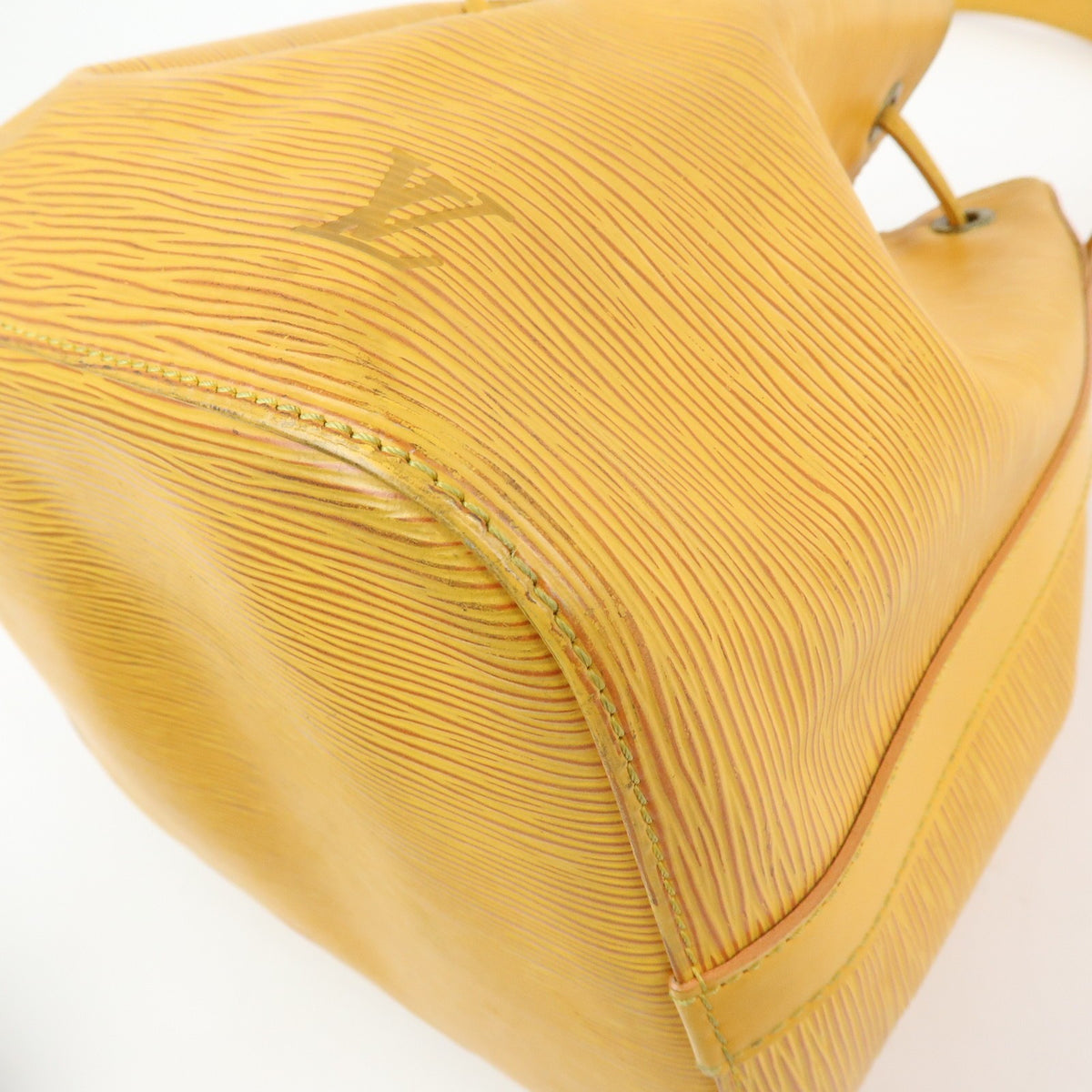 Louis Vuitton Petit Noe Epi Leather Yellow Leather Handbag (Pre-Owned)