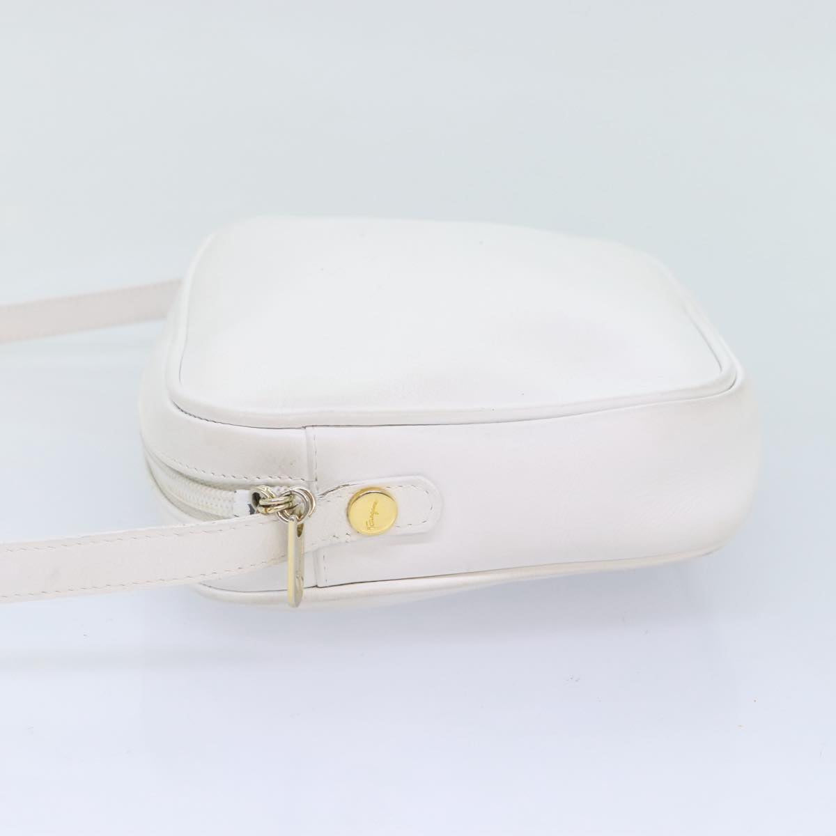 Salvatore Ferragamo White Leather Shoulder Bag (Pre-Owned)