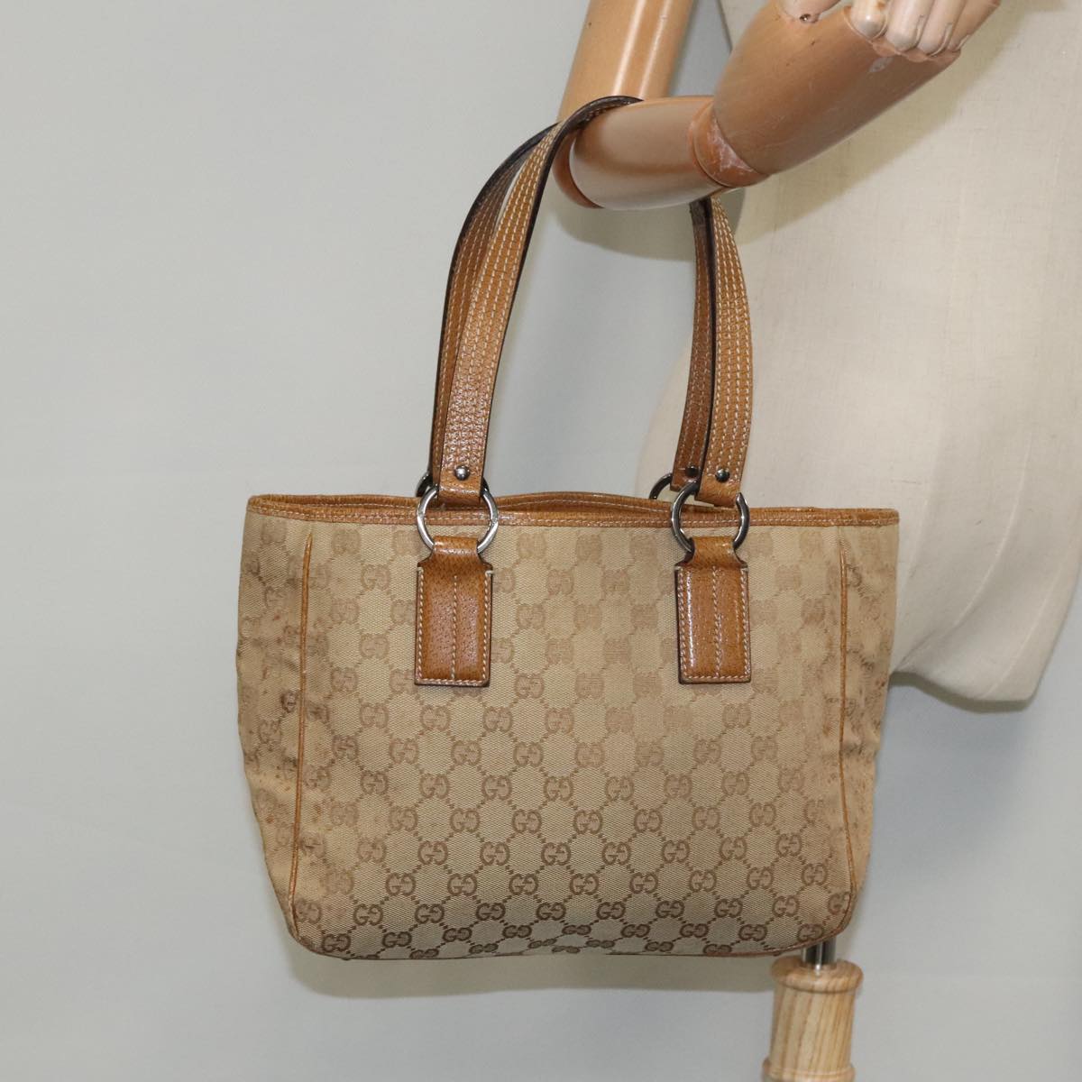 Gucci -- Brown Canvas Handbag (Pre-Owned)