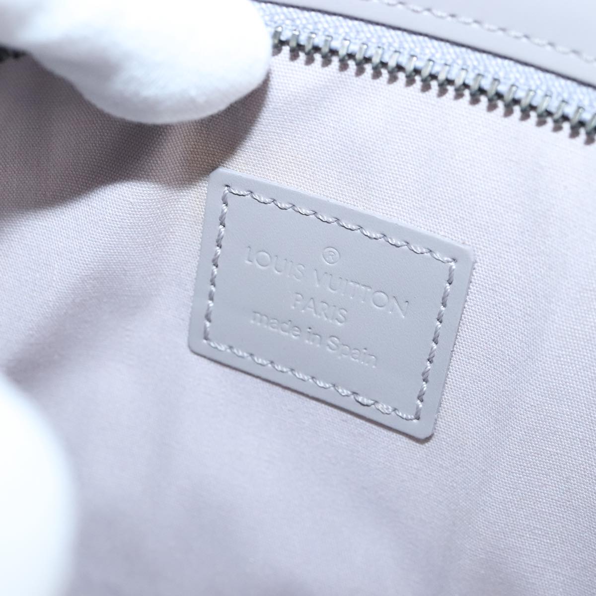 Louis Vuitton Grey Leather Clutch Bag (Pre-Owned)