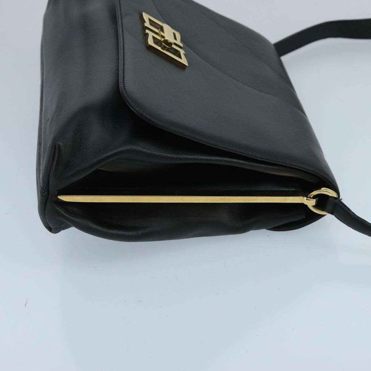 Salvatore Ferragamo Gancini Black Leather Shoulder Bag (Pre-Owned)