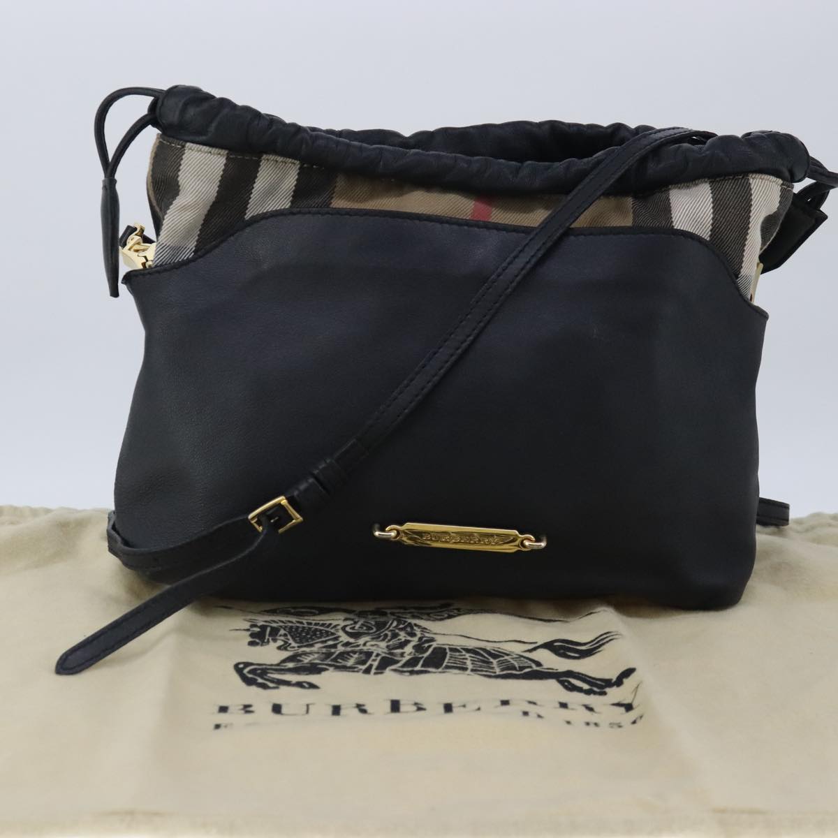Burberry Black Leather Shoulder Bag (Pre-Owned)