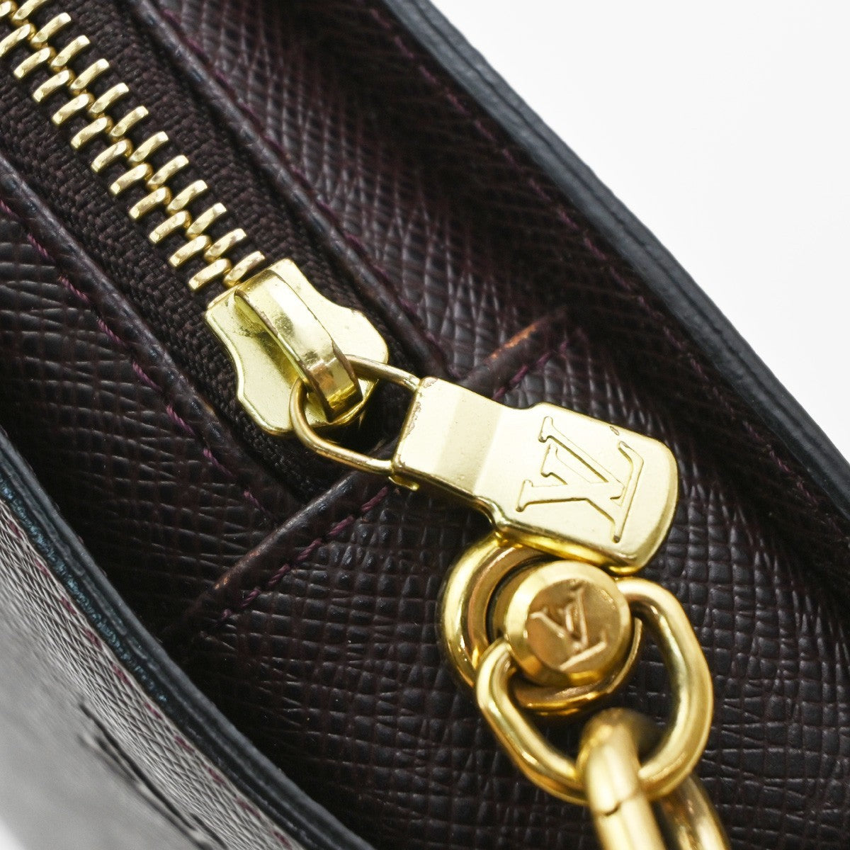 Louis Vuitton Pochette Baikal Clutch Taiga Leather Burgundy Leather Clutche & Pouche Bag (Pre-Owned)