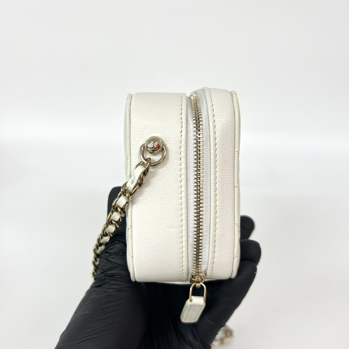 Chanel Square Cc Chain Camera Quilted Caviar White Leather Shoulder Bag Bag (Pre-Owned)
