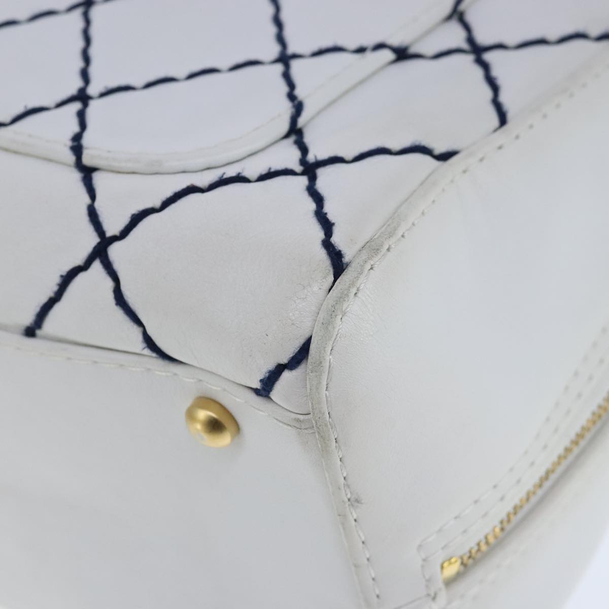 Chanel Wild Stitch White Leather Tote Bag (Pre-Owned)