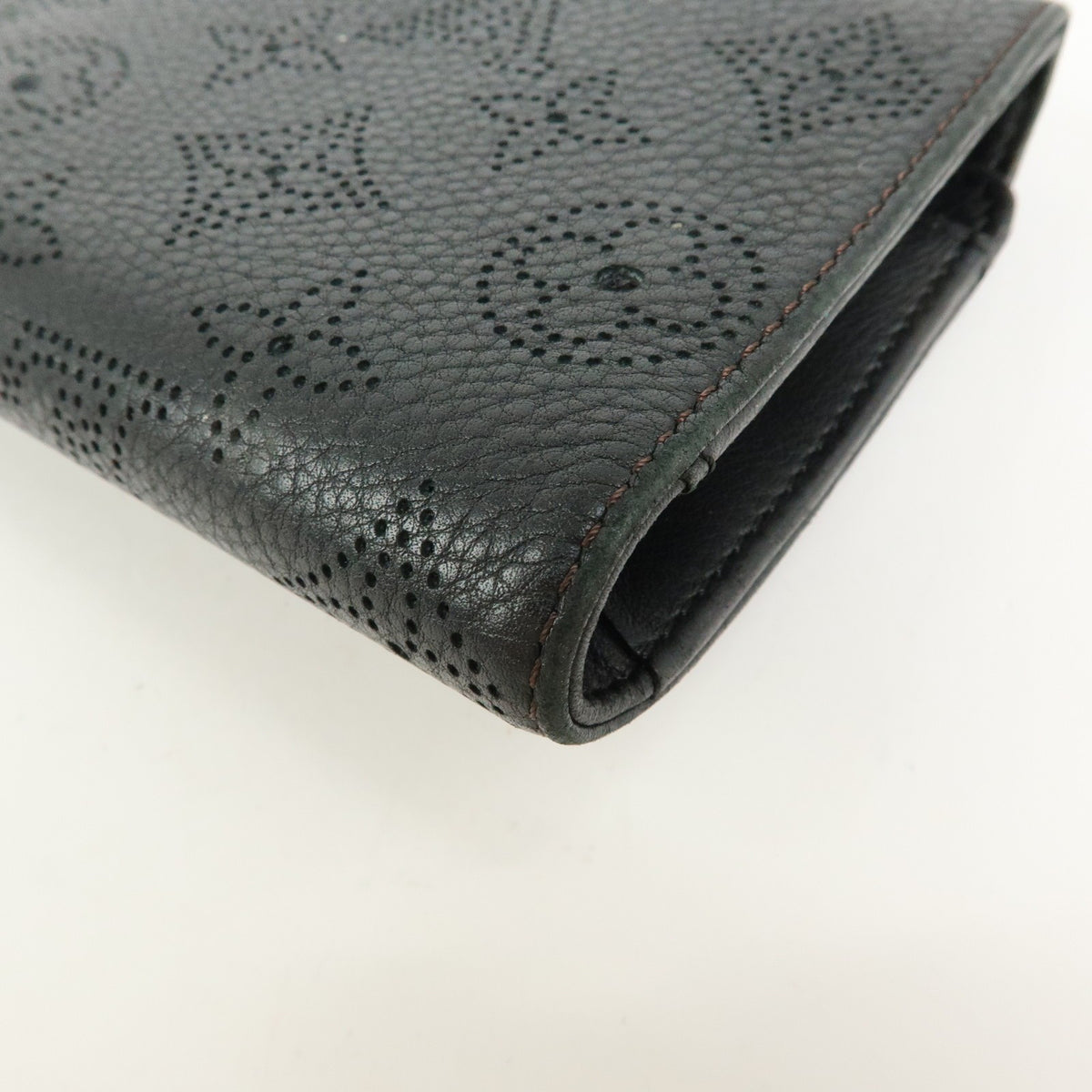 Louis Vuitton Amelia Mahina Leather Black Leather Wallets Accessory (Pre-Owned)