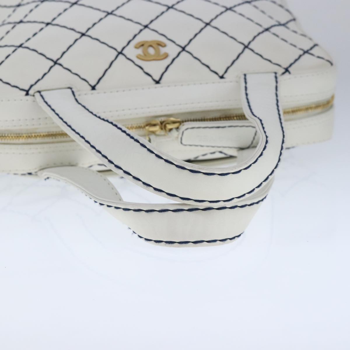 Chanel Wild Stitch White Leather Tote Bag (Pre-Owned)