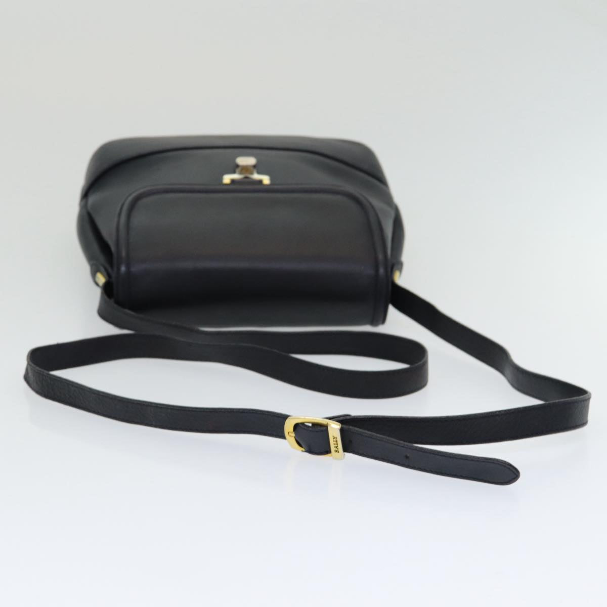 Bally Black Leather Shoulder Bag (Pre-Owned)