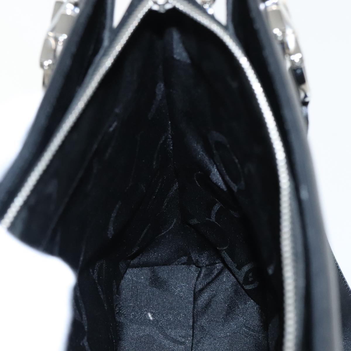 Salvatore Ferragamo Gancini Black Leather Shoulder Bag (Pre-Owned)