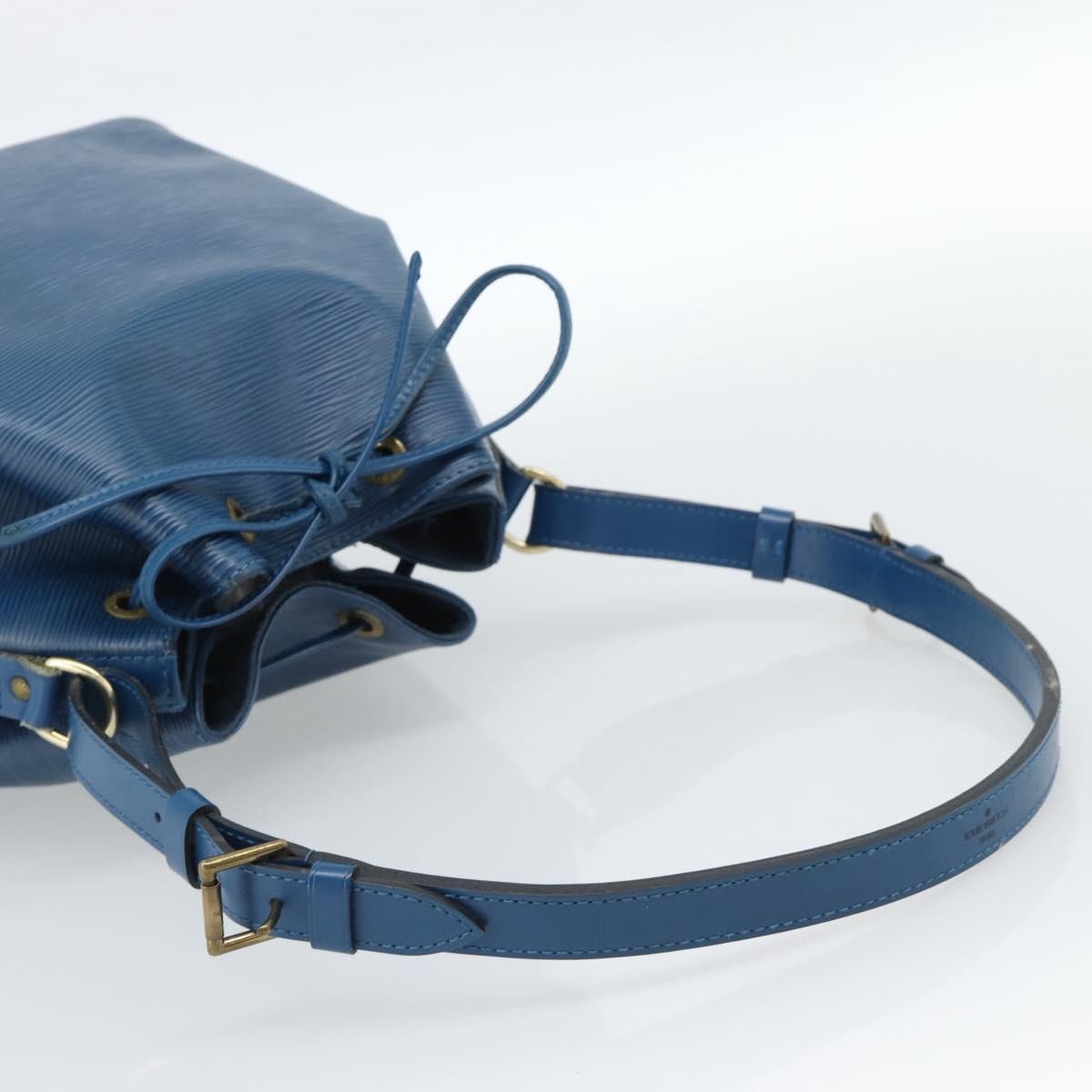 Louis Vuitton Noe Epi Leather Blue Leather Shoulder Bag Bag (Pre-Owned)