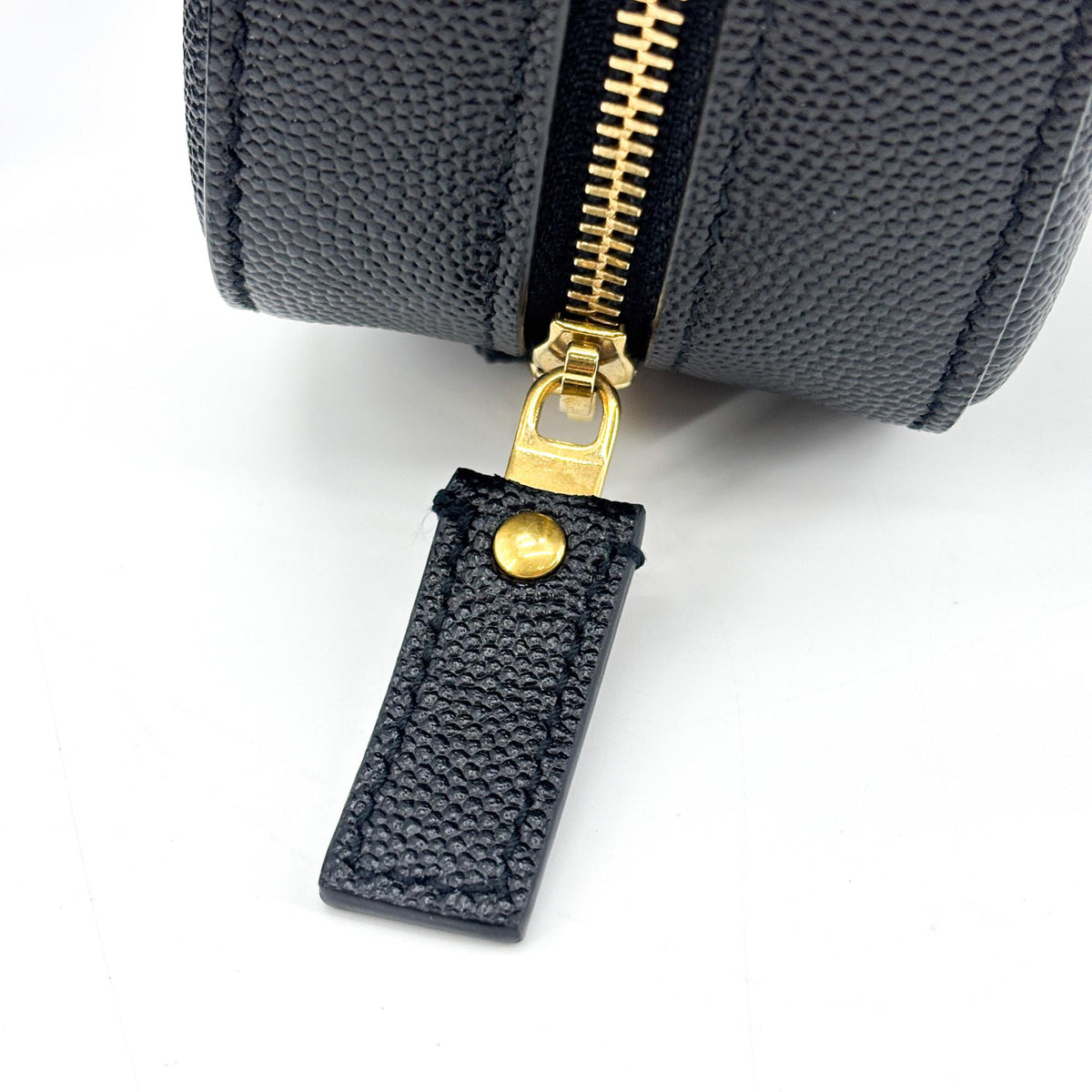 Saint Laurent Vicky Camera Vertical Quilted Leather Black Leather Shoulder Bag Bag (Pre-Owned)