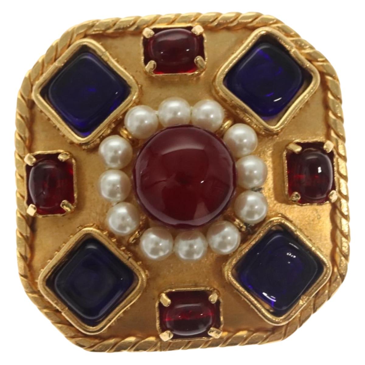 Chanel Gripoix Gold Gold Plated Brooch Jewelry (Pre-Owned)