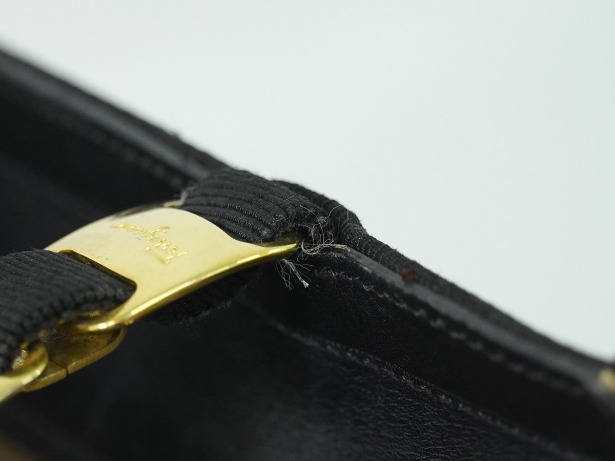 Salvatore Ferragamo Vala Chain Canvas Black Canvas Shoulder Bag Bag (Pre-Owned)