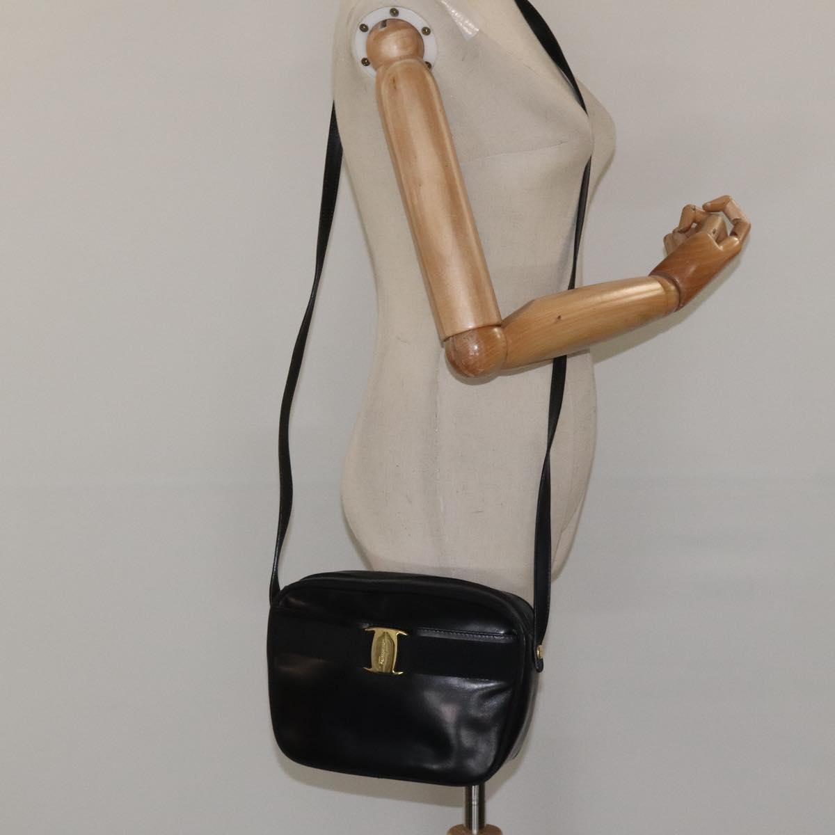 Salvatore Ferragamo Vara Bow Camera Leather Black Leather Shoulder Bag Bag (Pre-Owned)
