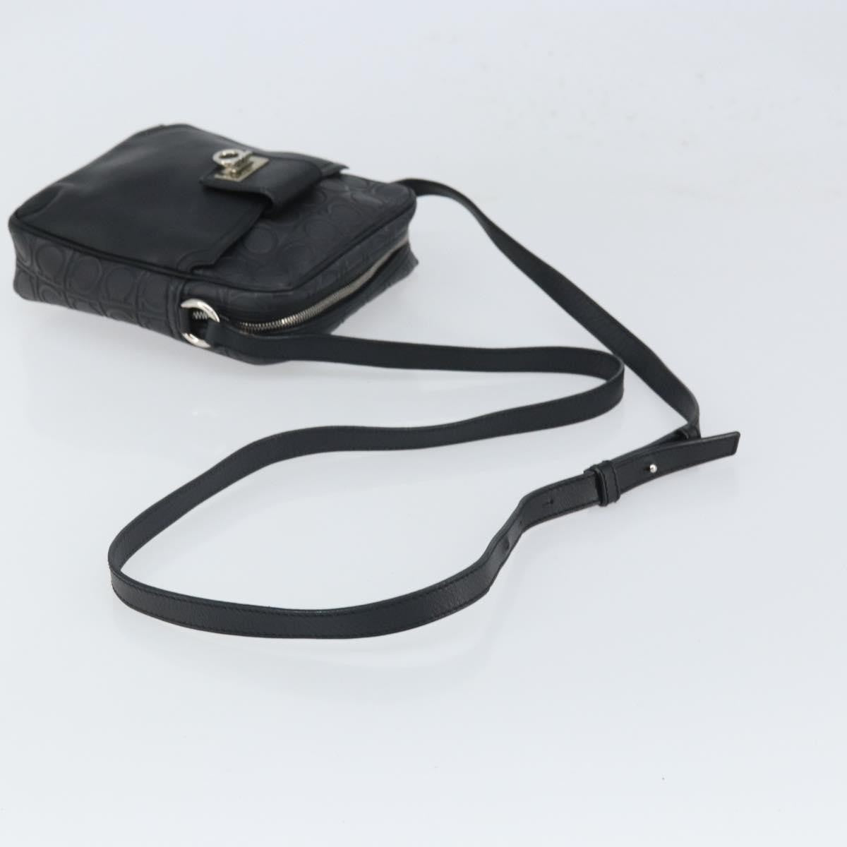 Salvatore Ferragamo Gancini Leather Black Leather Shoulder Bag Bag (Pre-Owned)